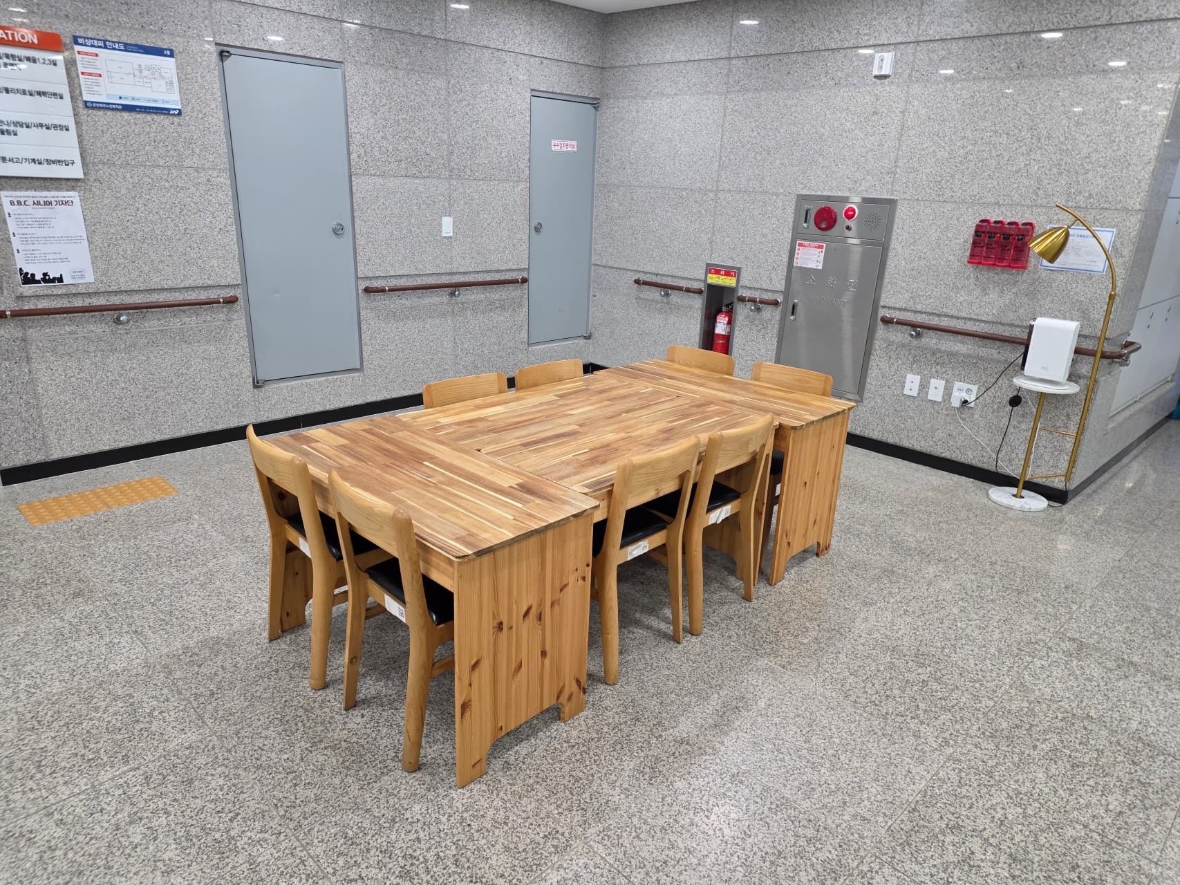 2층 · 물리치료실 앞