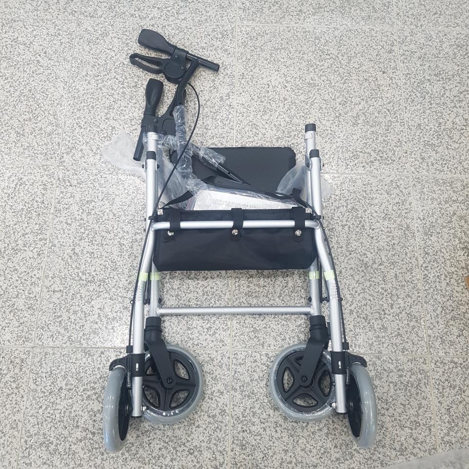 라온아띠 보행보조기.jpg