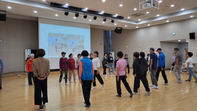 춘천북부노인복지관 바른자세 걷기 교육.jpg