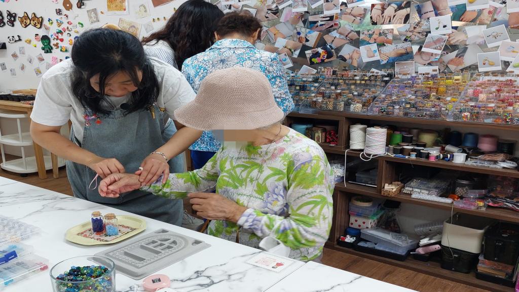 20240905_팔찌 손목 둘레 치수 재기.jpg