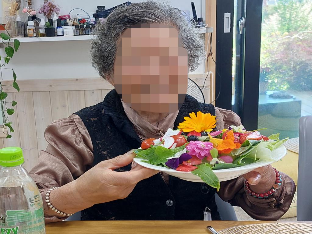 20240521_집단 허브꽃,과일 샐러드.jpg