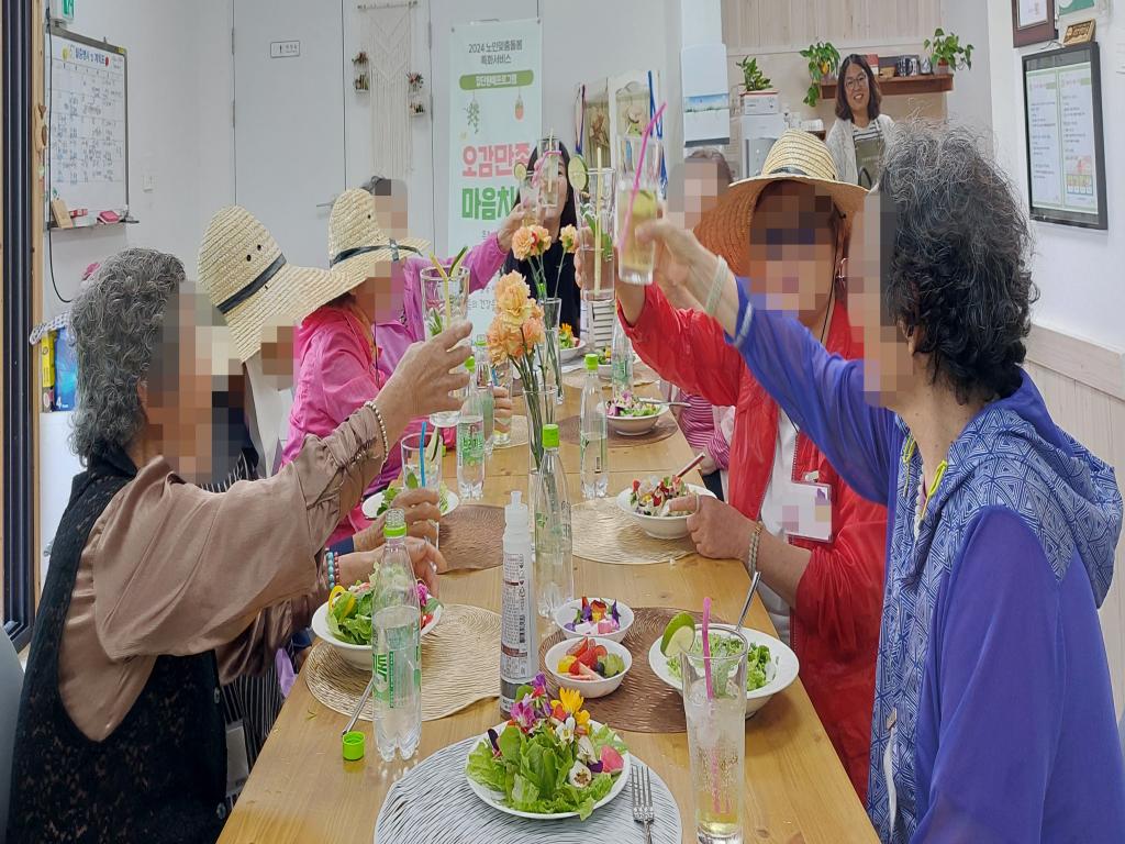 20240521_B집단 모히또 건배.jpg
