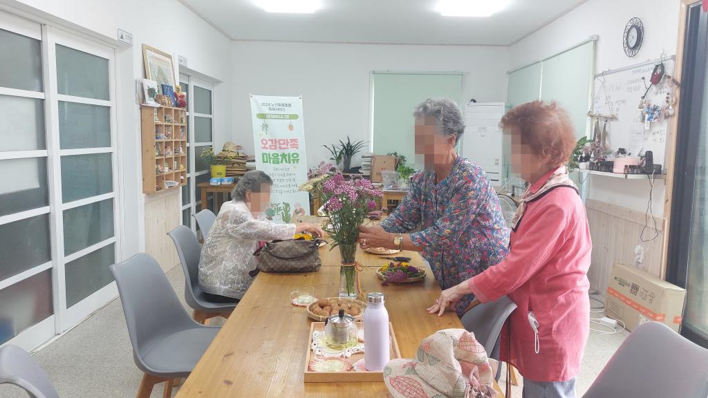 20240709_B집단 수확한 꽃 꽃병꾸미기.jpg