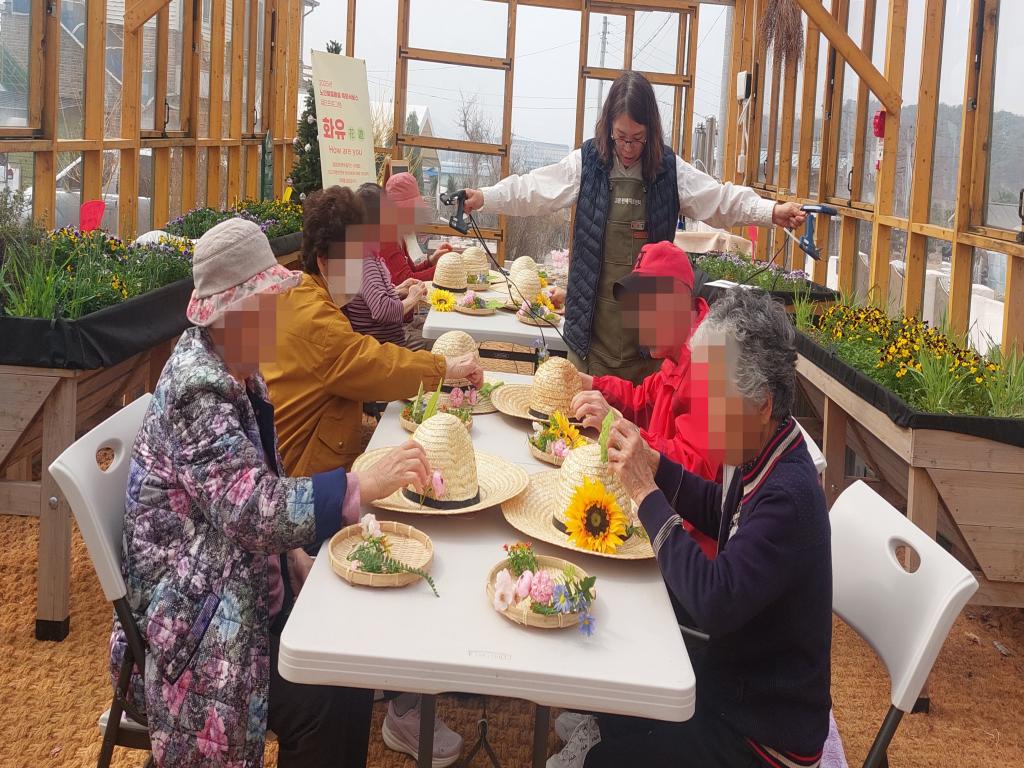 20250325_장식꽃 디자인 하기.jpg