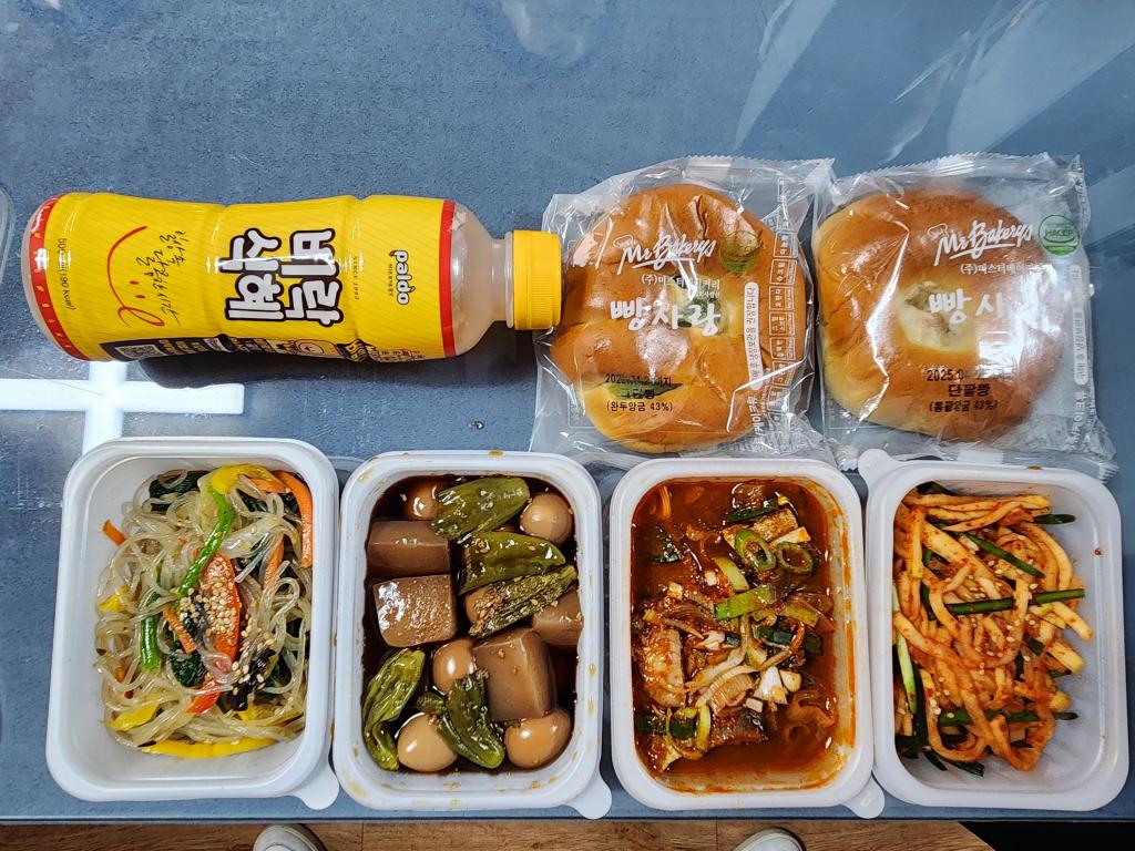 밑반찬과 간식.jpg