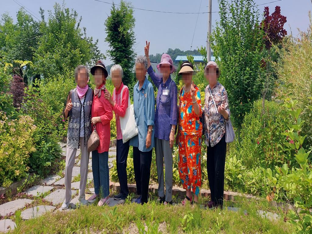 20240611_B집단 단체사진.jpg