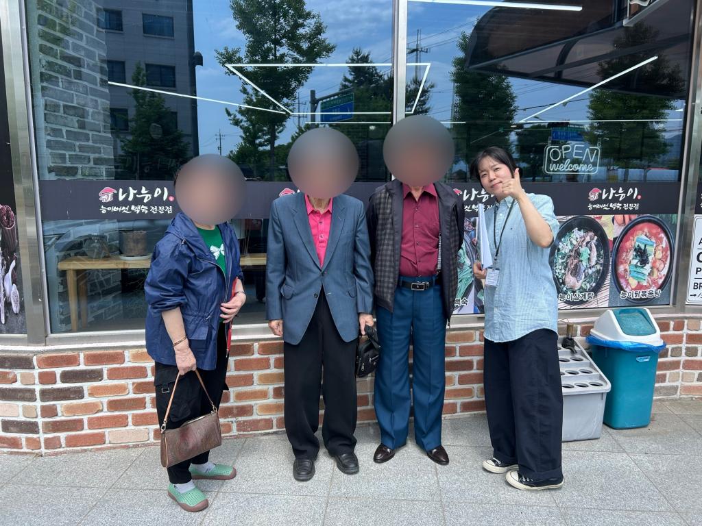단체 식사 후.jpg