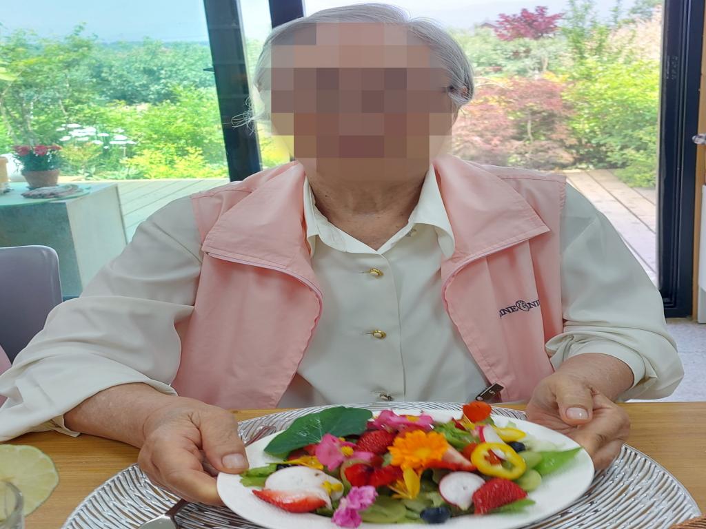 20240522_A집단 우리가 만든 샐러드 드셔보세요_.jpg