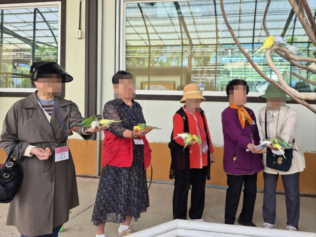 동물먹이주기2.jpg