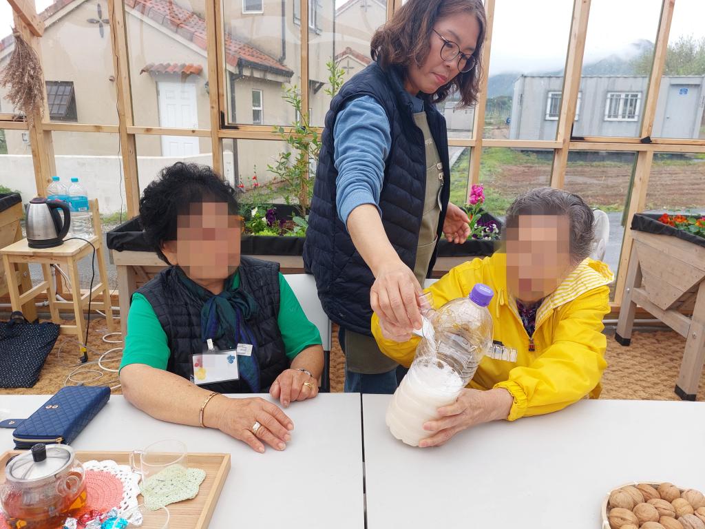20240424_막걸리트랩(벌레유인제) 만들기.jpg