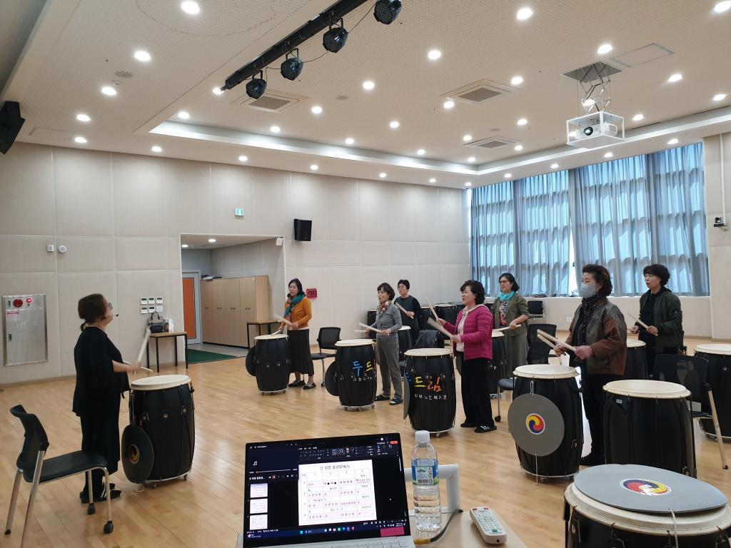 10. 16. 난타합창3.jpg