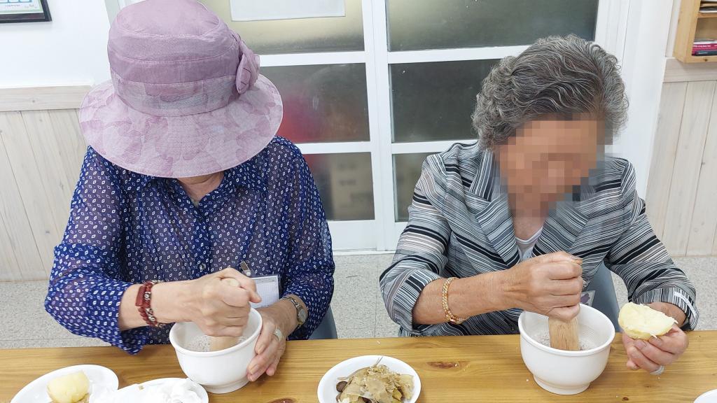 20240618_B집단 소금빻기.jpg