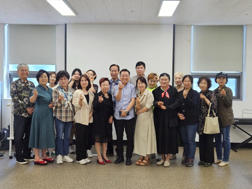 평생교육 강사 단체사진.jpg