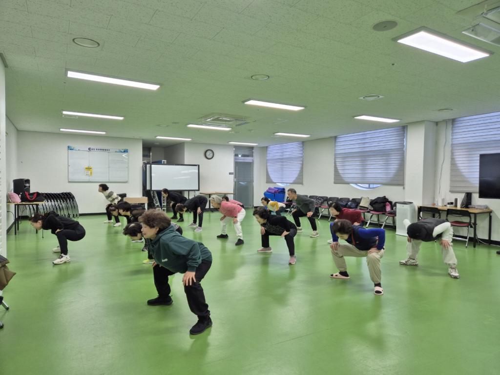 241121 11 근력운동 (4).jpg