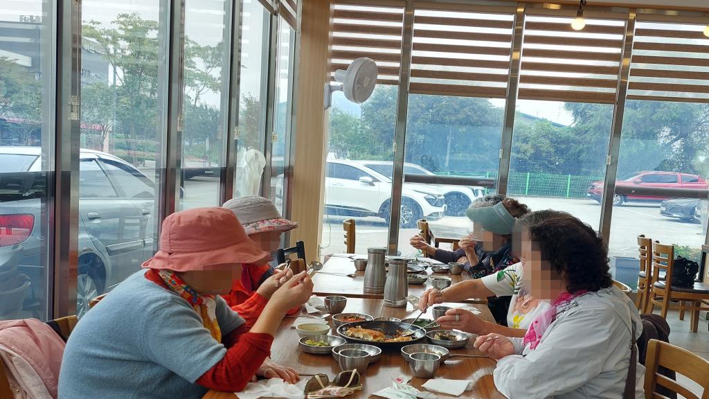 20241015_소양호 나들이후 식사.jpg
