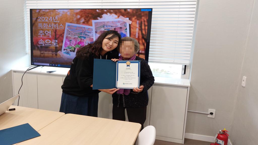 20241029_수료증 수여.jpg