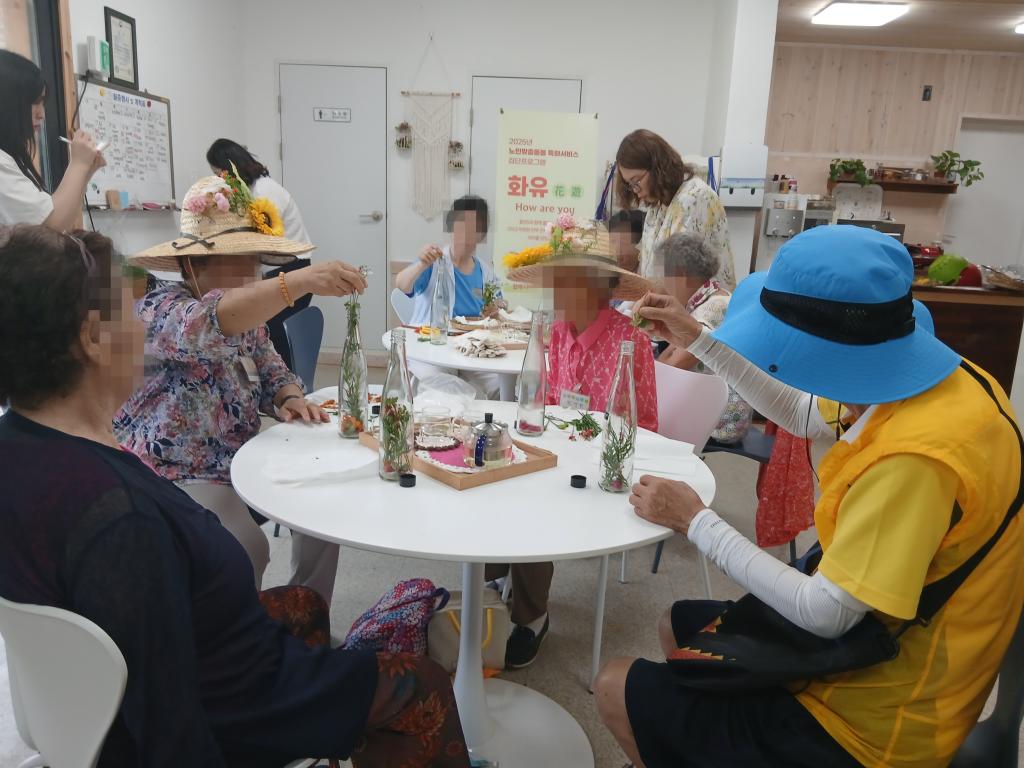 20250708_꽃 넣기.jpg