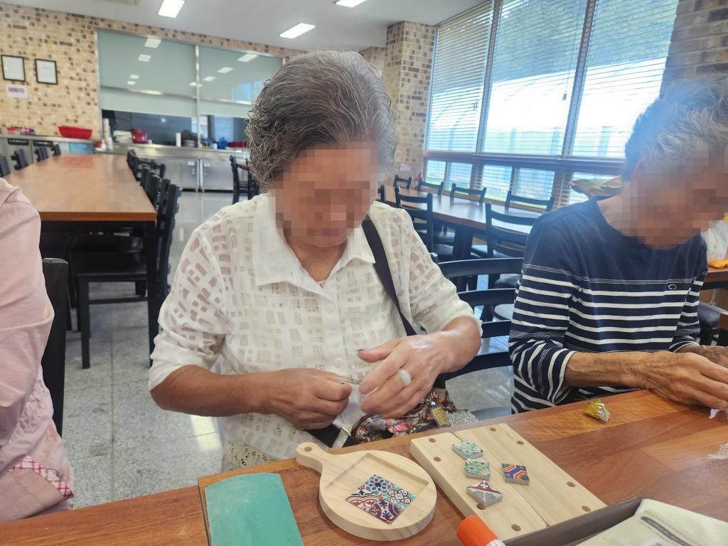 20250902_타일 붙이기.jpg