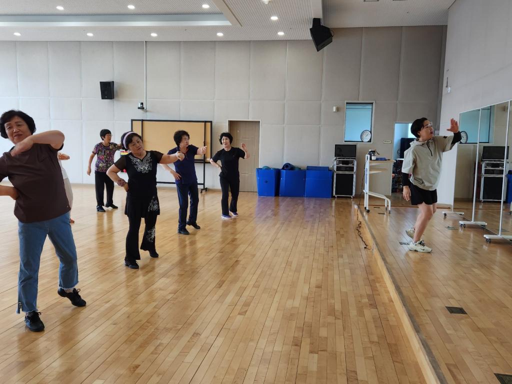 240527 12 예방체조 (3).jpg