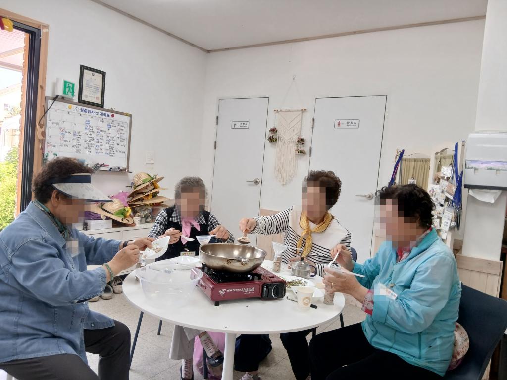 에20250527_용기에 담기.jpg