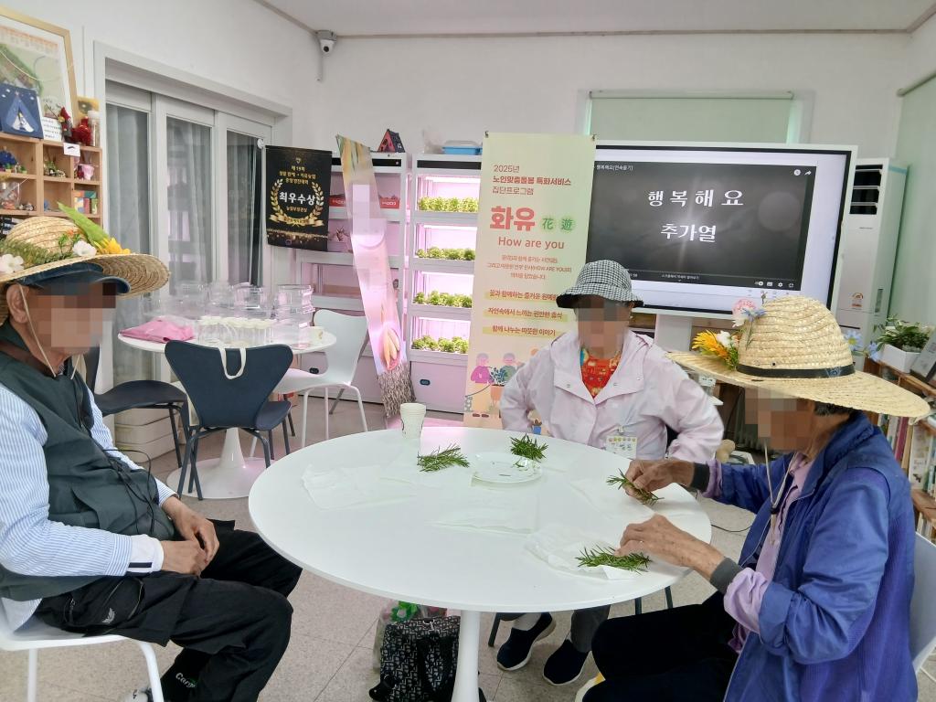 20250527_로즈마리 손질.jpg