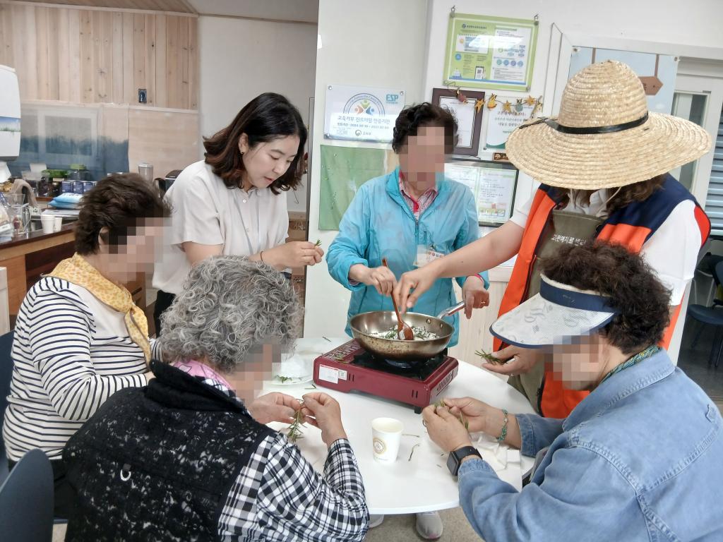 20250527_허브덖기.jpg