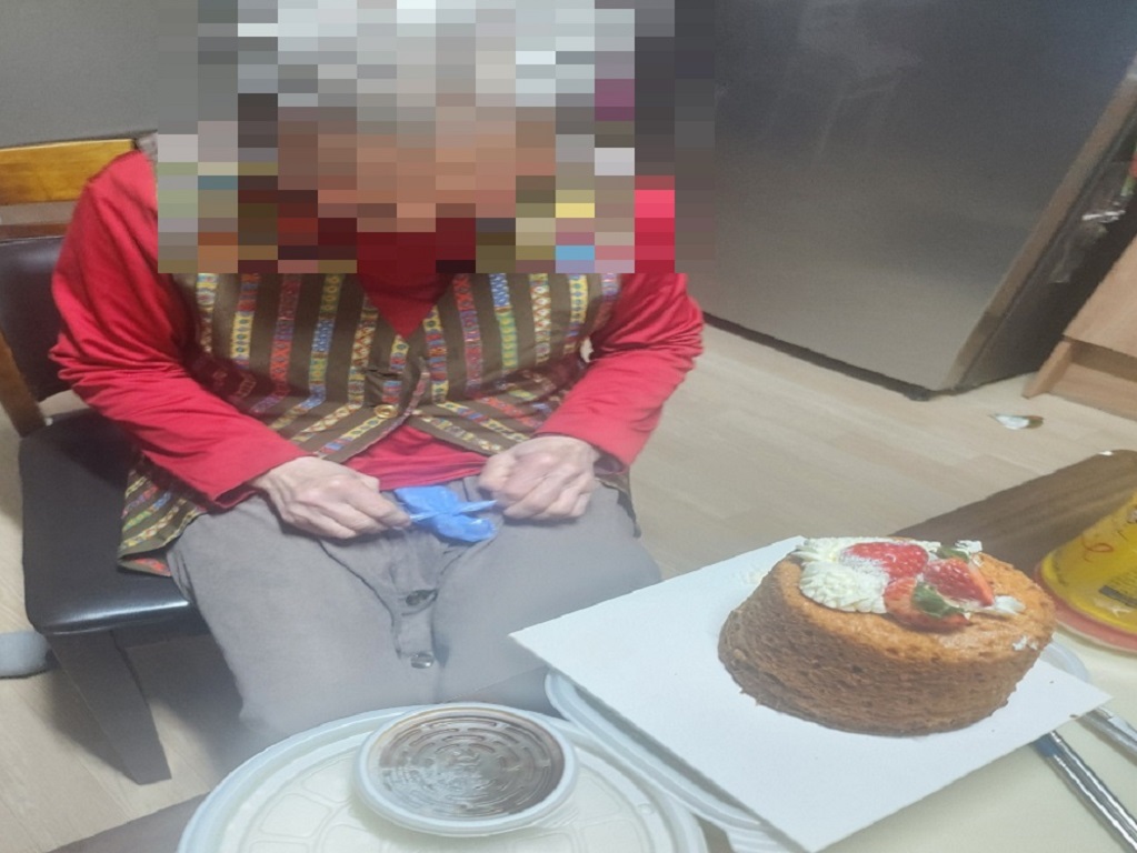 3월 생신 어르신(2).jpg