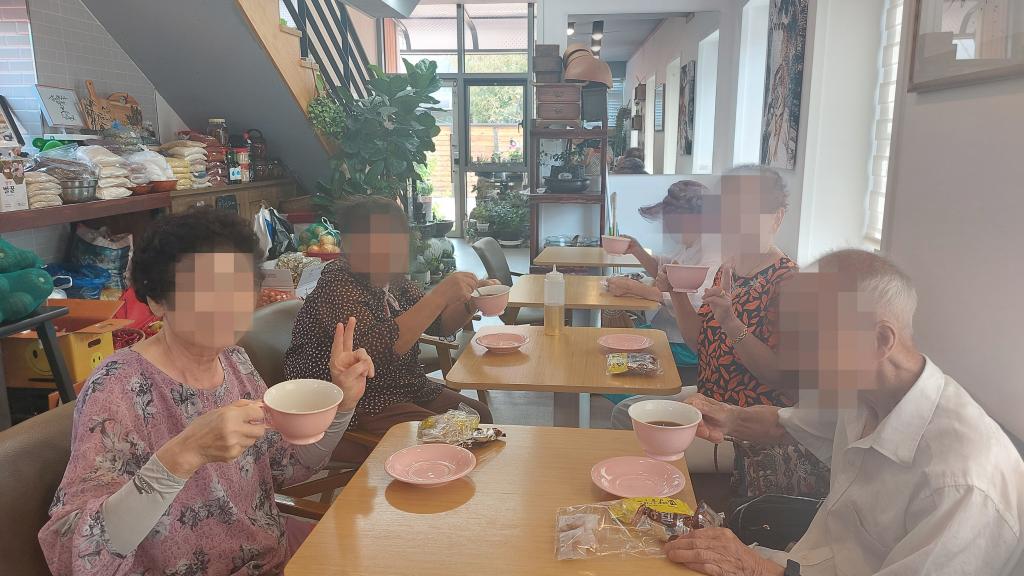 20240822_함께 아메리카노 마셔요.jpg