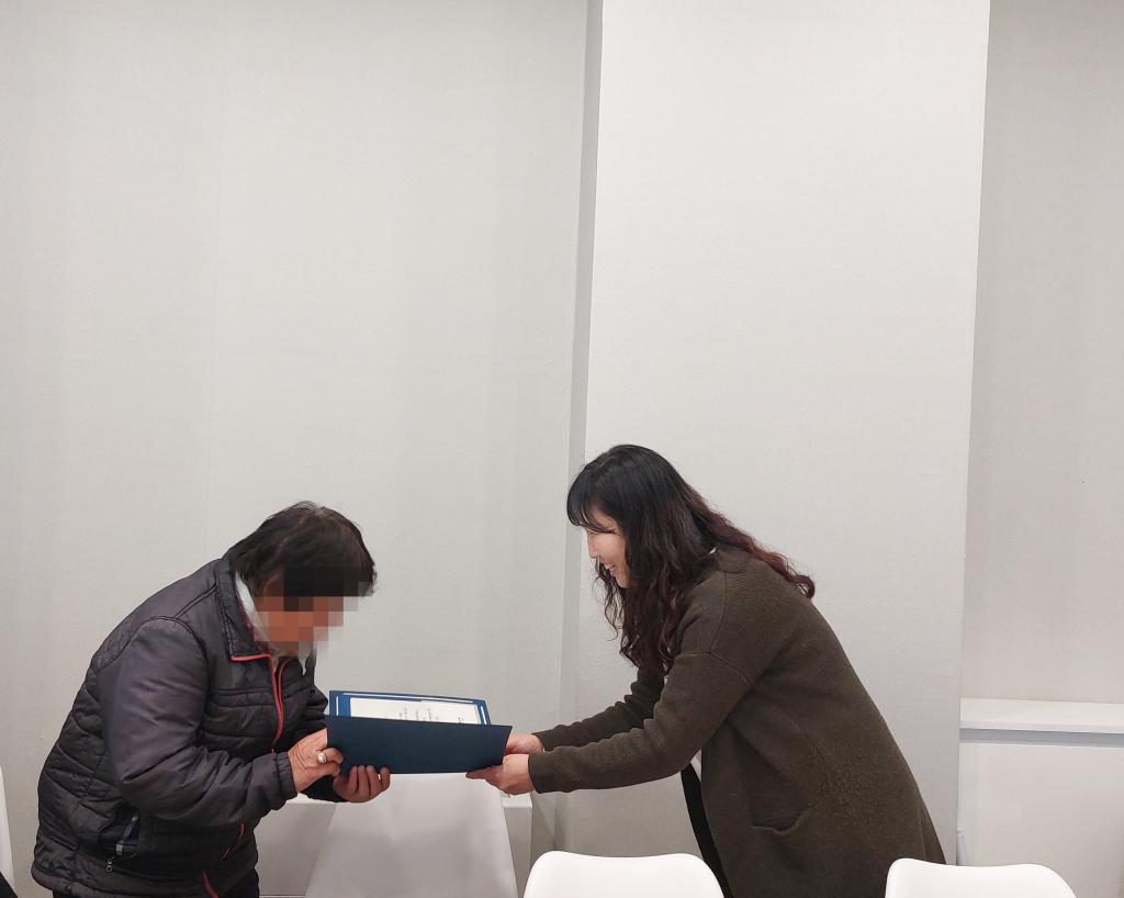20241024_활동 수료증 수여.jpg