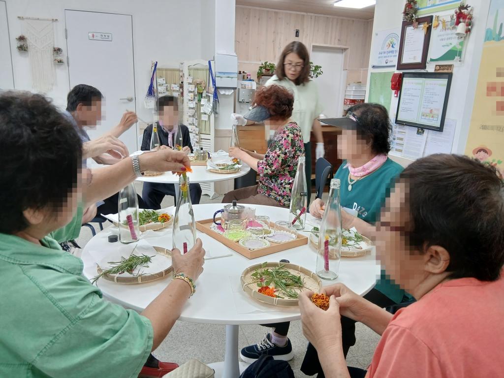 20250709_꽃넣기.jpg