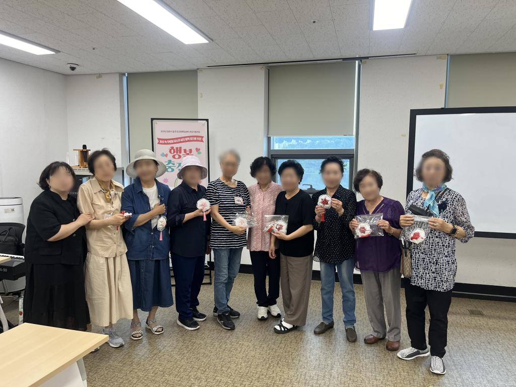 단체사진 모자이크.jpg