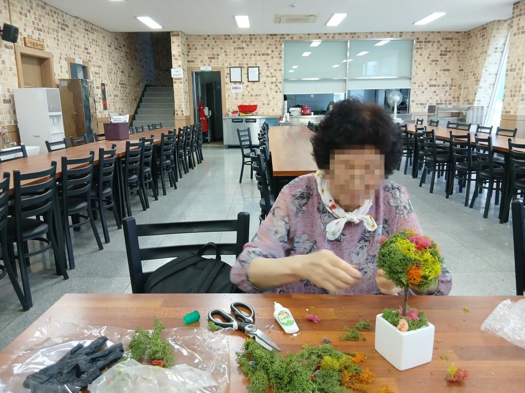 20250828_장식하기.jpg