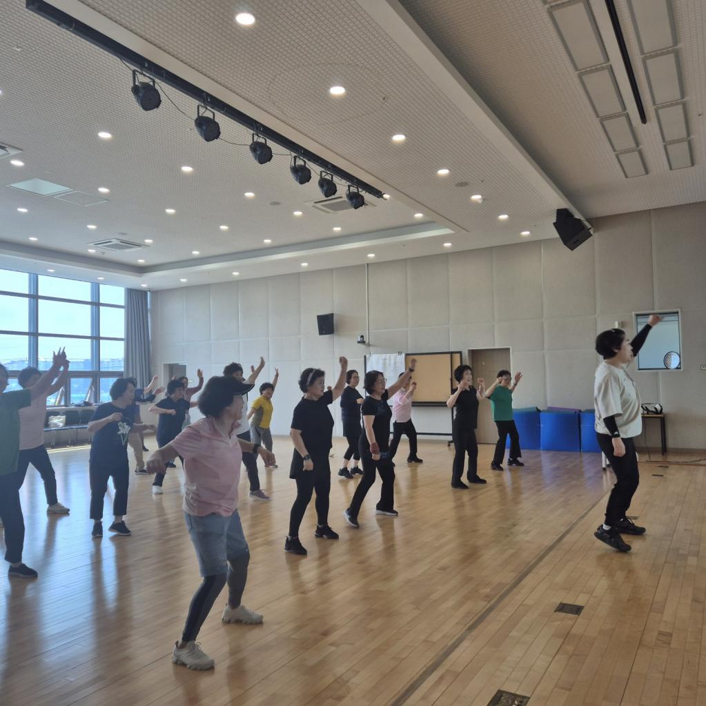 250526 10 예방체조 (4).jpg