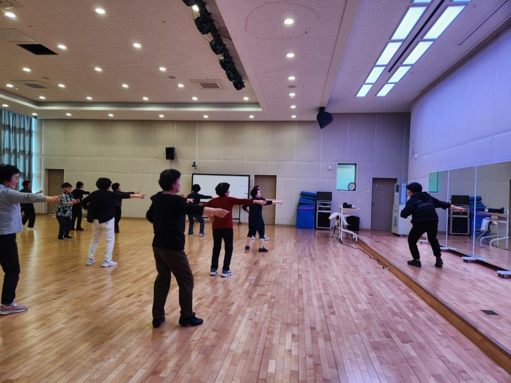 240318 4 예방체조 (5).jpg