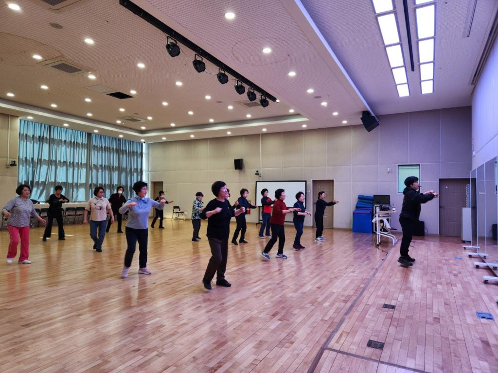 240318 4 예방체조 (6).jpg