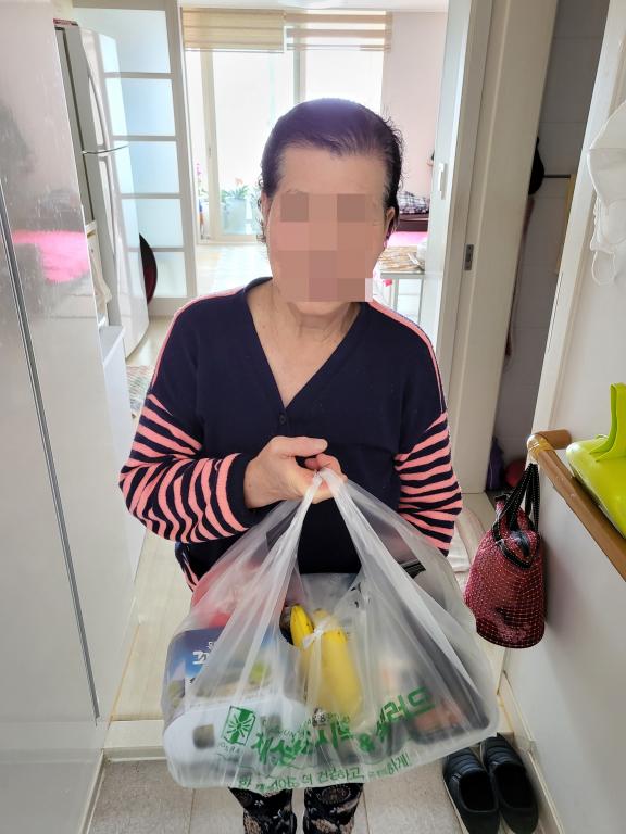 후원물품 전달사진 3.jpg