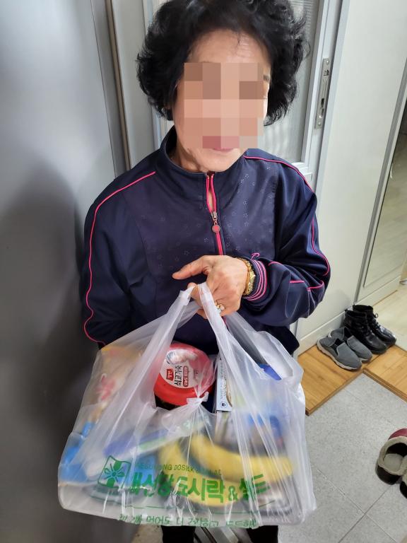 후원물품 전달사진 2.jpg