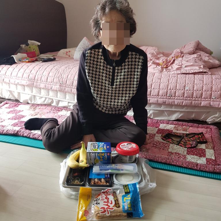 후원물품 전달사진 4.jpg