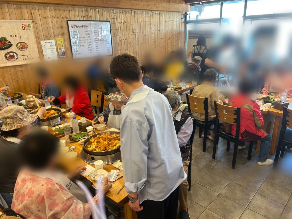 [위기및독거노인지원사업] 2026년 문화체험 '봄꽃과 노니는 봄마실' 진행 !!